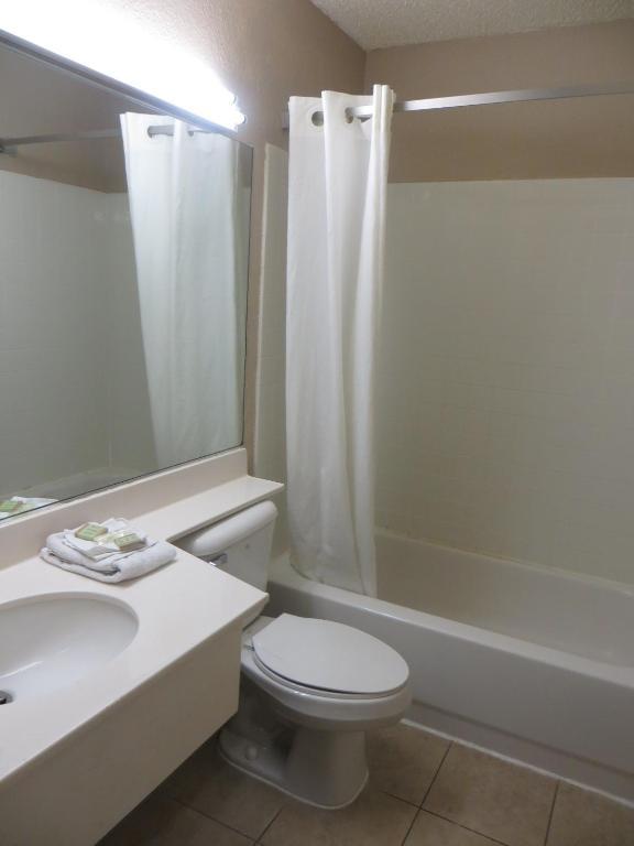 Rodeway Inn Waukegan - Gurnee Δωμάτιο φωτογραφία